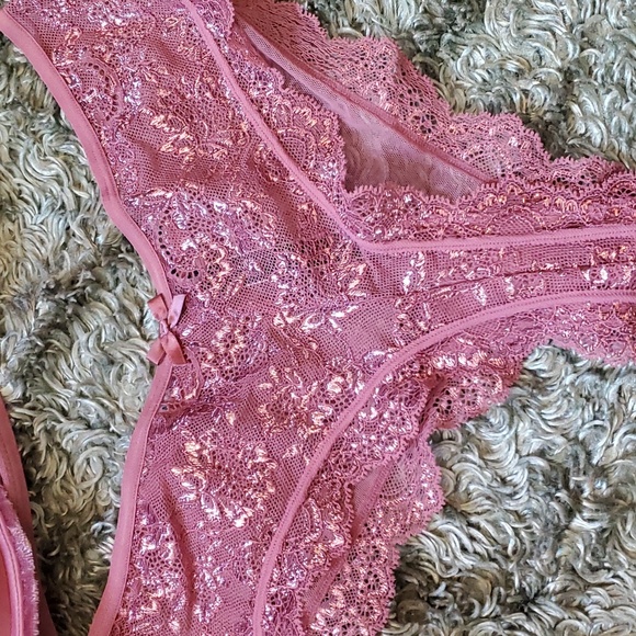 Victoria's Secret bombshell bra and panty set - Picture 4 of 6